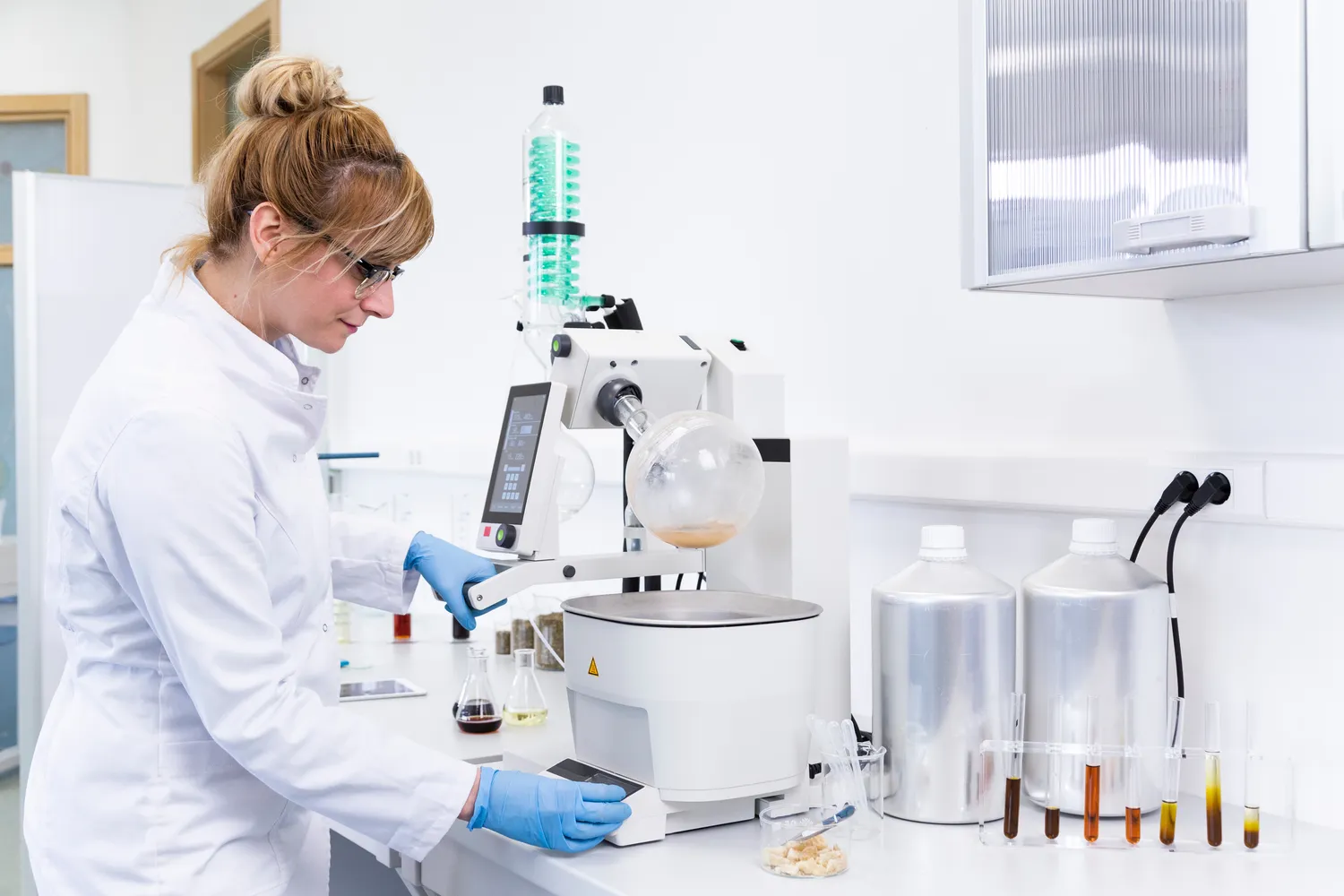 Co produkuje przemysł wysokich technologii?